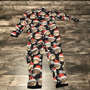 Christmas full body PJ zipped! No damages. Size XL.
